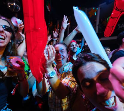 A festa de que toda a gente fala! Prepare-se para dançar a noite toda ao som de músicas do milénio