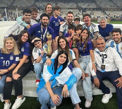 Antonela Roccuzzo revela novas imagens dos festejos do Mundial com Leo Messi e filhos