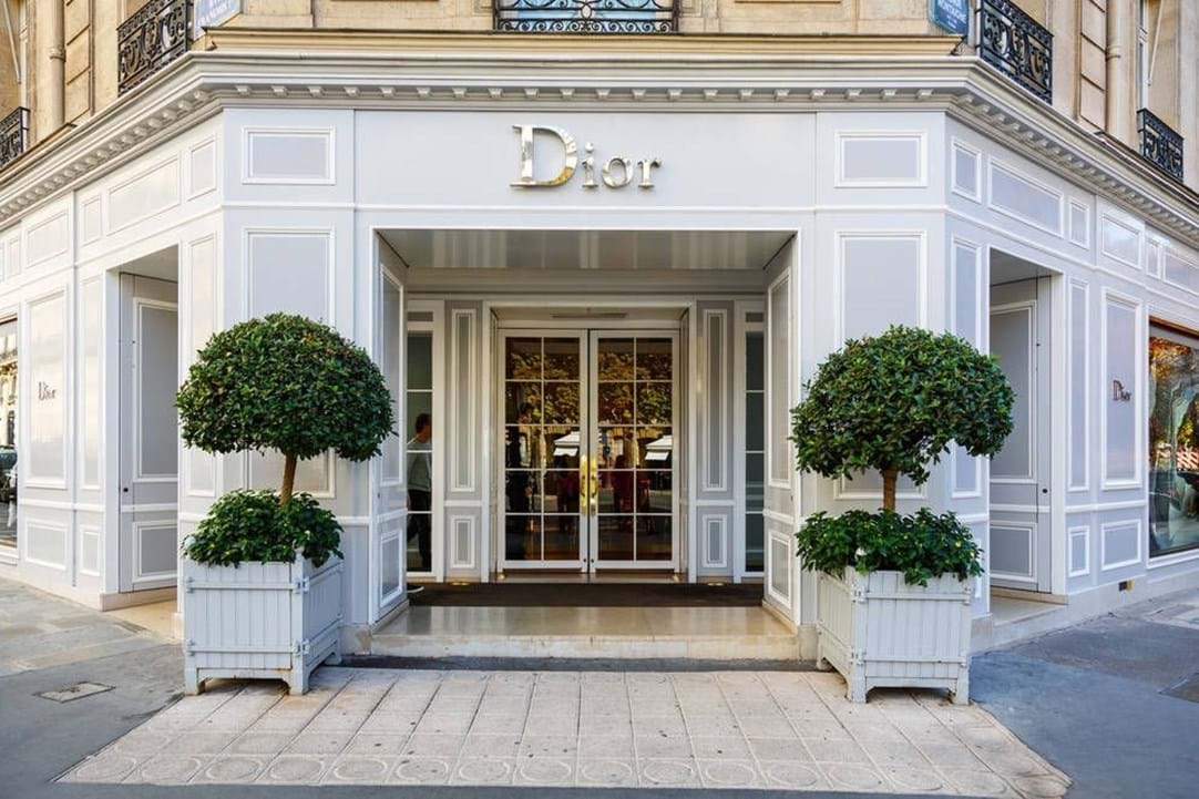 São três andares de sonho! Dior chega à Avenida da Liberdade com uma loja  que é quase um museu - Weekend - FLASH!