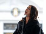 Funeral de Lisa Marie Presley, Alanis Morissette