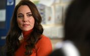 Kate Middleton sai da sombra após ataques do cunhado Harry e mostra-se muito sorridente