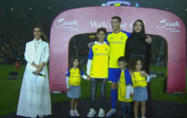 Sempre ao lado dele! Georgina Rodríguez muda visual para posar com Cristiano Ronaldo e os filhos