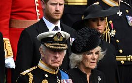 A decisão que abala a família real. Como Meghan e Harry deixaram o rei Carlos III em apuros