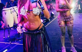 Ups, já é Carnaval? Deborah Secco arrasa em festa e mostra que sim