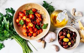 Os 10 superalimentos que fazem milagres pela saúde! Tomates, iogurtes e azeite na lista mágica