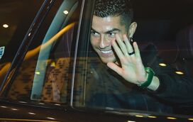 Camisola de Cristiano Ronaldo leiloada para ajudar vítimas do terramoto na Turquia