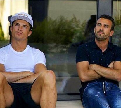 O negócio das arábias está só a começar. Cristiano Ronaldo mantém amigo Ricardo Regufe em Riade e juntos preparam-se para faturar à séria!