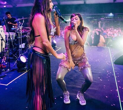 Ups, já é Carnaval? Deborah Secco arrasa em festa e mostra que sim