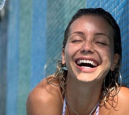 Luciana Abreu mostra-se de biquíni e no paraíso depois de notícias sobre ter visto as suas contas arrestadas pelos ex-marido