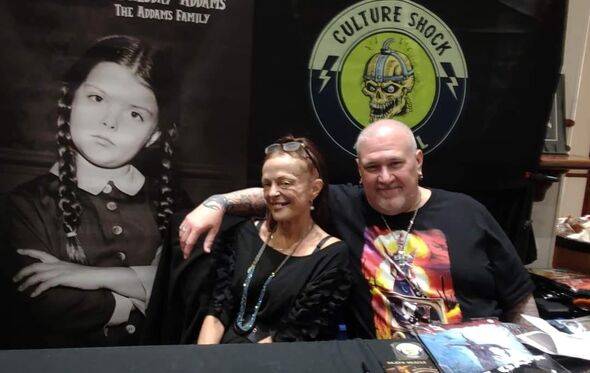 Lisa Loring com amigo