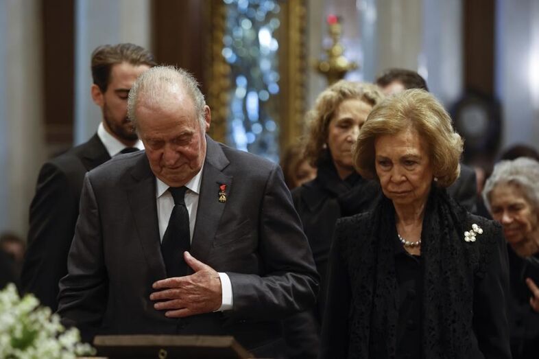 Juan Carlos ao lado dos filhos e de Sofia