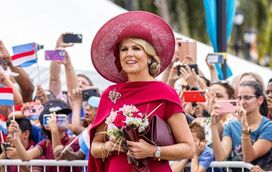 Máxima da Holanda mostra-se cheia de 'salero' nas Caraíbas