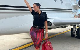 Cristiano Ronaldo e Georgina despedem-se de jato privado