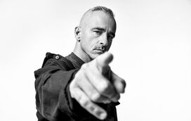 Eros Ramazzotti: "Ainda me sinto o mesmo menino que cresceu nas ruas de Roma"