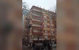 Abalo derruba prédio durante sismo na Turquia e na Síria