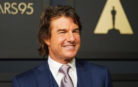 Tom Cruise surge em festa de Hollywood com rosto "alterado"