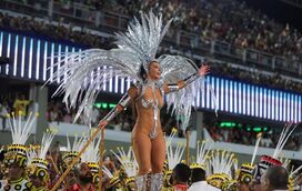 Samba, calor e quase tudo ao léu! Brilham na televisão e deslumbram no Carnaval: as famosas que arrasam no sambódromo