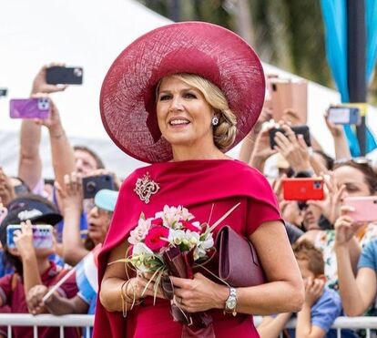 Máxima da Holanda mostra-se cheia de 'salero' nas Caraíbas
