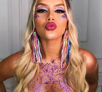 Alerta trend! Abuse no 'glitter' e nas cores vibrantes para ser a musa das festas de Carnaval