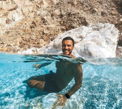 O amor está no ar! João Cajuda partilha fotografia ao lado do namorado no São Valentim e recebe maré de elogios