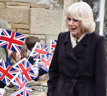 Demorou, mas não tardou! Camilla, o 'assalto' às  joias de Isabel II já começou