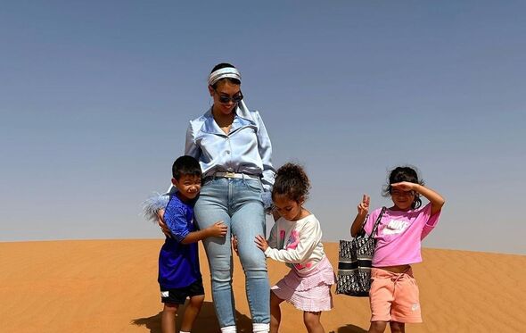 Georgina Rodríguez, deserto,