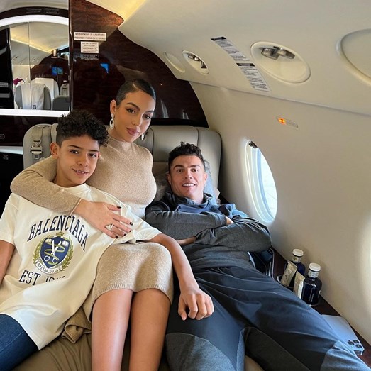 FBB! Raça, Superação, Essência e Amor à camisa! - É penta: Cristiano  Ronaldo se iguala a Messi com prêmio de melhor do mundo