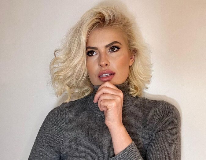 Adriana Abenia