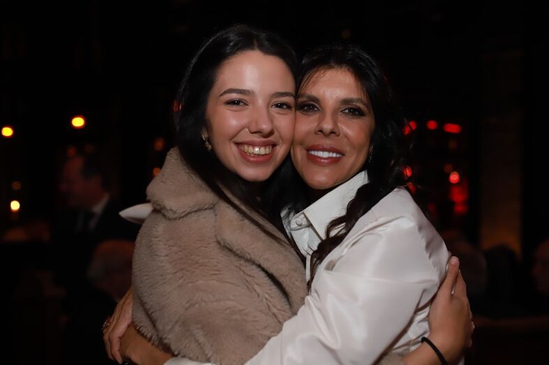 Ana Caetano Menezes e a filha mais velha Constança Menezes