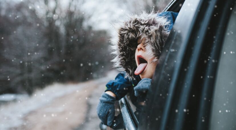 crianças na neve 