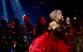 Mimicat, a mulher dos "olhos de gato" que venceu o Festival da Canção e chorou "a potes" no momento da vitória. E não foi só de emoção..