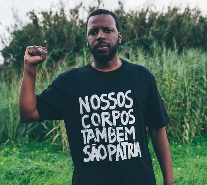Dino D'Santiago: uma voz ativa contra a discriminação
