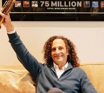 Saxofonista Kenny G passa por dificuldades financeiras e diz que já não consegue sustentar a ex-mulher, a quem paga 37 mil euros por mês