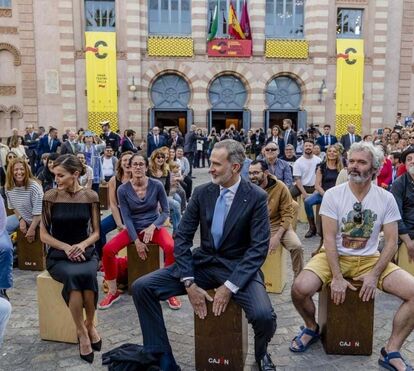 Rainha Letizia foi destaque na Feira do Livro: saiba o que comprou a mulher de Felipe VI