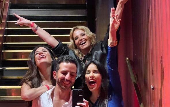 Cristina Ferreira e amigos em Madrid