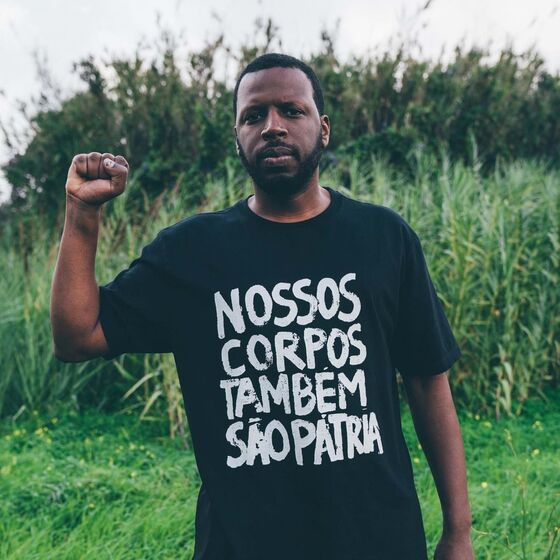 Dino D'Santiago: uma voz ativa contra a discriminação