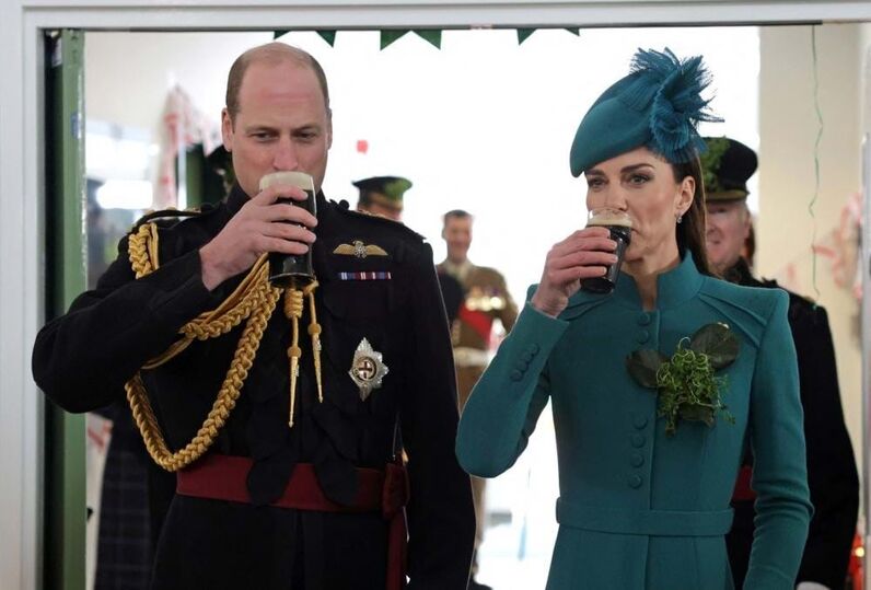 Kate Middleton brilhou com visual turquesa no Dia de São Patrício