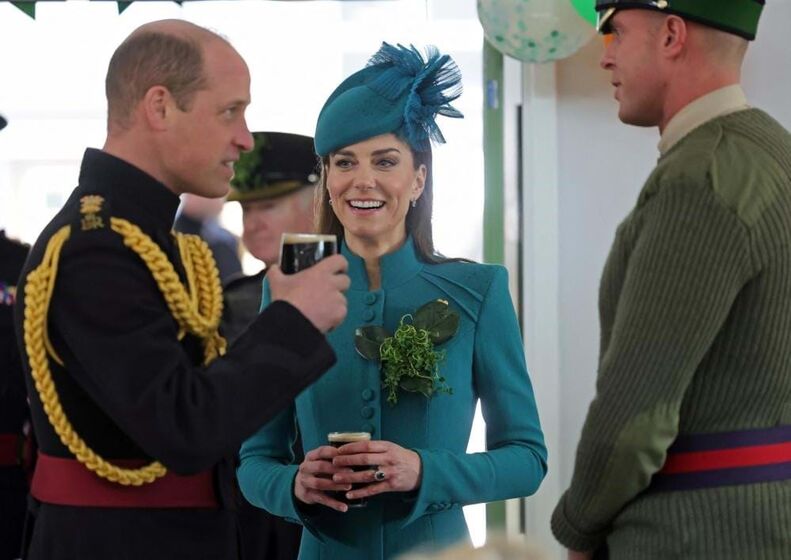 Kate Middleton brilhou com visual turquesa no Dia de São Patrício