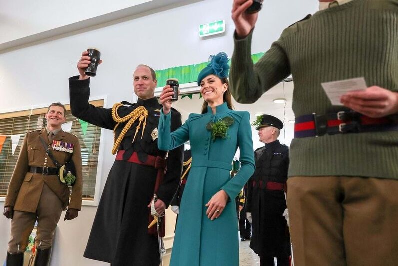 Kate Middleton brilhou com visual turquesa no Dia de São Patrício