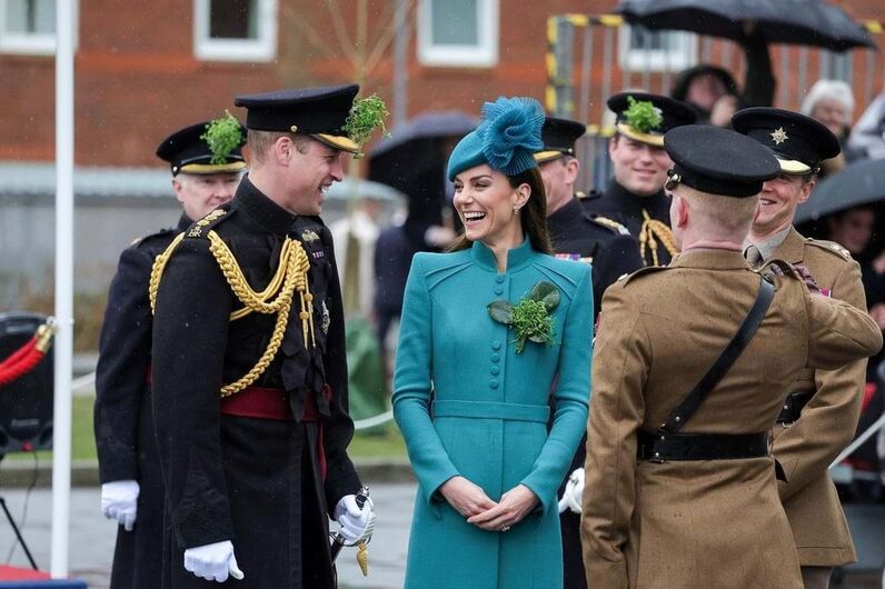 Kate Middleton brilhou com visual turquesa no Dia de São Patrício