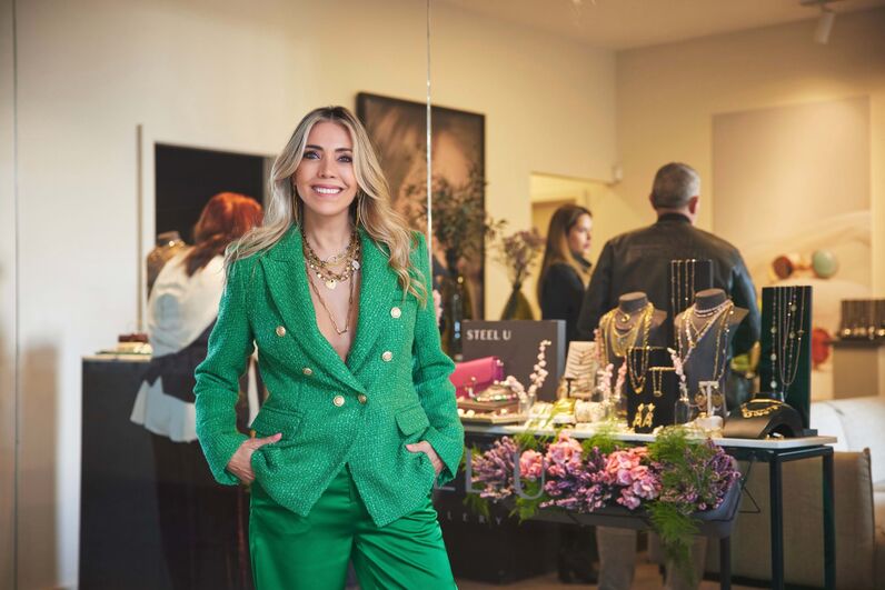 Cláudia Jacques, relações-públicas do evento