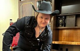 Carreira do cantor Lewis Capaldi em risco por causa da síndrome de Tourette