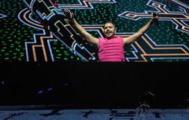 Loucura com Pedro Sampaio chega este fim de semana a Portugal e ele conta tudo à FLASH!: dos conselhos de Anitta  às "marteladas" que tem levado