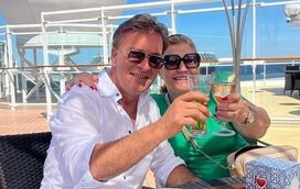 Tony Carreira e Dolores Aveiro viajam juntos no 'Barco do Amor'. "Pronta para mais uma viagem", diz a mãe de CR7