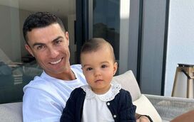 De férias em família, Cristiano Ronaldo foi surpreendido pela declaração de Bella Esmeralda... que já se tornou viral