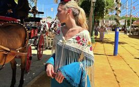 Daniela Figo diverte-se nas festas de Sevilha com o namorado