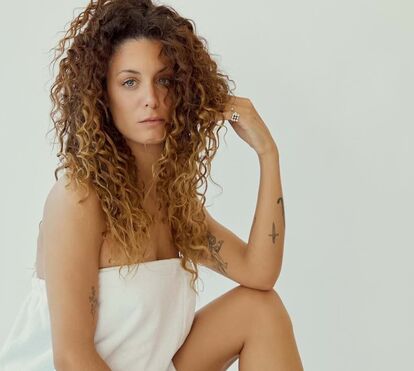 Atriz e cantora Irma surpreende com declaração emotiva