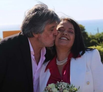 Ex-Doce Helena Coelho casa-se depois de 32 anos de relação