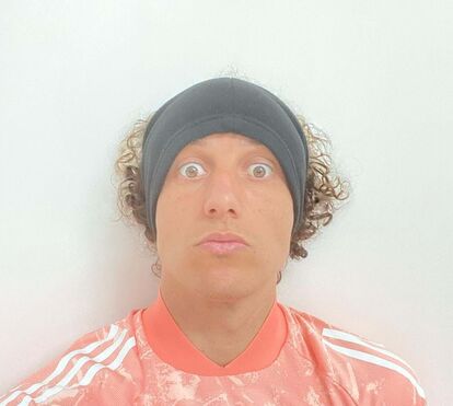 David Luiz em sarilhos. Futebolista é casado mas foi 'apanhado' a convidar modelo de produções ousadas