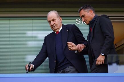 Juan Carlos recebido de forma discreta em Espanha. Pai de Felipe VI evita  Madrid - Mundo - FLASH!